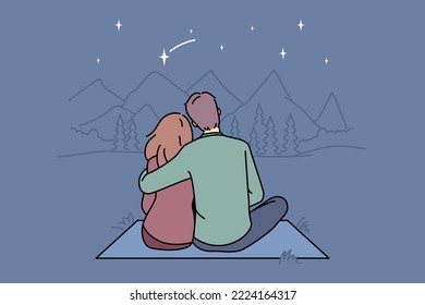 一緒にリラックスした週末を楽しんで山に座って幸せなカップル。野外で野生の自然の中で男性と女性の抱擁。ベクターイラスト。 のベクター画像素材