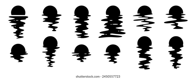 黒い太陽のシルエットの大セット。水の中でベクター画像長い反射。レトロな夕日が波に沈む。のベクター画像素材