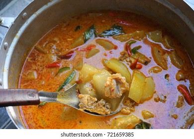 Thai Red curry chicken with coconut milk Stock-foto