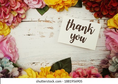 Thank you Card with colorful flowers border frame on wooden background स्टॉक फोटो