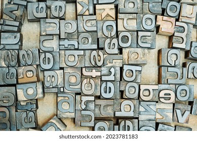 Top view of set of metal shabby letterpress letters placed in wooden box in typography स्टॉक फोटो