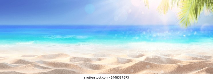 Tropical Sand With Blue Sea And Palm Leaves - Beach Summer Defocused Background With Glittering Of Sunlights: zdjęcie stockowe