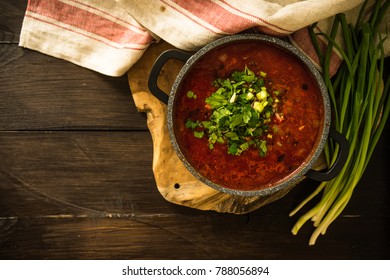Стоковая фотография: Traditional ukrainian beet soup - red borscht with sour cream and parsley on white wooden table