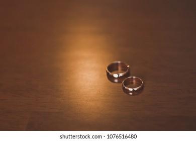 Two wedding rings on a lacquered table. Arkistovalokuva