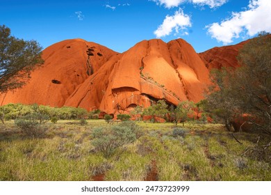 Uluru, Australia - Mar 10, 2016 : Uluru (Ayers Rock), a large sandstone inselberg sacred to the Anangu aboriginal people of Australia - Monolith in the Australian Northern Territory - Φωτογραφία στοκ editorial