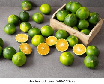 unripe green tangerine, mandarin, tangerine 库存照片