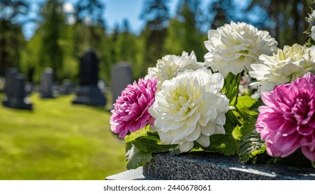 Flores victorianas en el cementerio Foto de stock