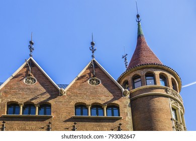 View of Casa de les Punxes (Casa Terradas) - building reminiscent of old medieval castle, with elements of different architectural trends, with six pointed towers. Avinguda Diagonal, Barcelona, Spain Foto stock