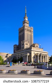 Редакционная стоковая фотография: Warsaw, Masovia / Poland - 2018/04/22: Culture and Science Palace by Defilad Square in Warsaw city center