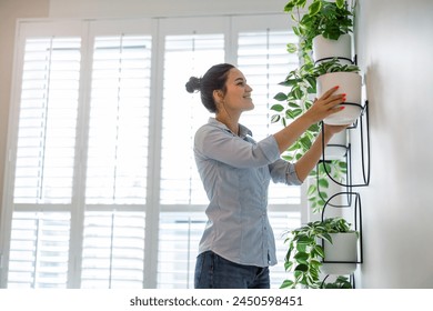 Woman taking care of the plants at her apartment
 库存照片