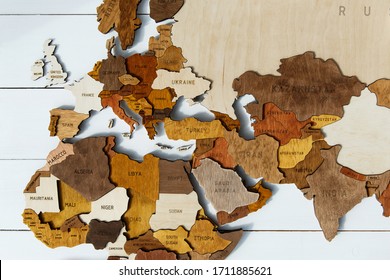 Wooden world map on a white background. Handmade. Plywood. In brown tones. The countries of Europe, Asia, the Middle East and South Africa. Mediterranean Sea. Top view. Tourism and travel. Woodwork. Foto stock