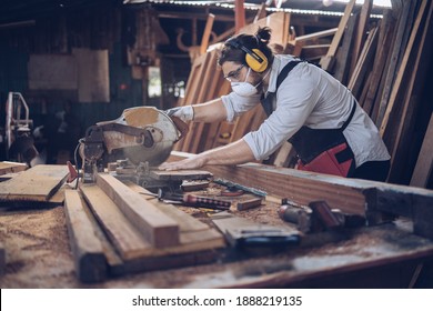 職人工小工業、手工業メーカー、木工家具専門家。 職人作業師の建設。の写真素材