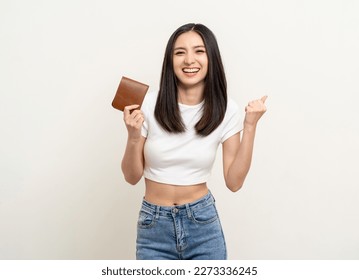 Young beautiful asian woman with brown wallet on isolated white background. Financial and investment concept. Business asian woman counting money in wallet.: stockfoto
