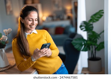 Young businesswoman in business casual clothes browsing social media on smart phone. Stockfoto