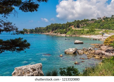 Adriatic sea coastline with turquoise water in Montenegro, nature landscape, vacations to the summer paradise. : photo de stock