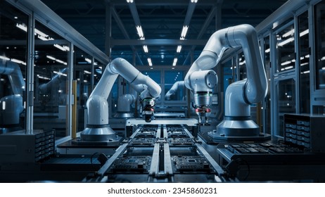 Advanced High Precision Robot Arms on Fully Automated PCB Assembly Line Inside Modern Electronics Factory. Electronic Devices Production Industry. Component Installation on Circuit Board Stockfoto