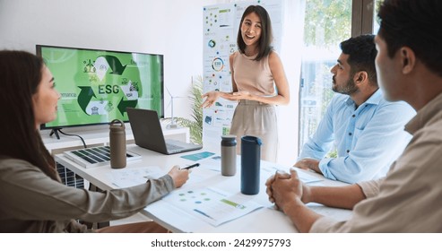 Asian woman lead young group of multiethnic businesspeople in team meeting, using laptop computer for ESG topic presentation on monitor. Sustainable business practice, people work at home concept Stockfoto