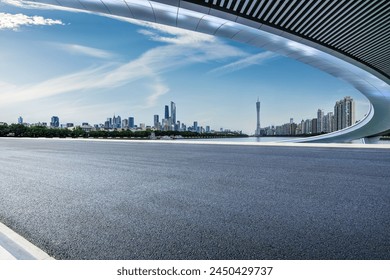 広州の近代的な都市の建物の風景とアスファルトの道路と橋の写真素材