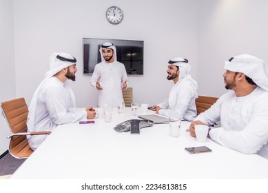 Стоковая фотография: Arabian men meeting and talking about business in a office - Corporate businessmen working together