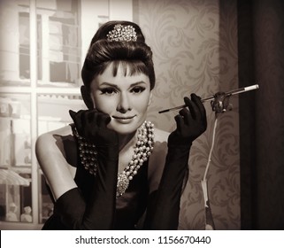 Audrey Hepburn, egot, Madame Tussauds wax museum. Audrey reached the pinnacle of her career when she played Holly Golightly in the legendary film or movie Breakfast at Tiffany's London, UK -02-12-2014 – Ảnh báo chí có sẵn