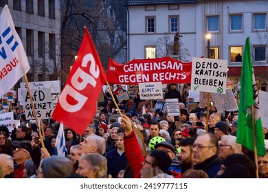 Bad Kreuznach, Alemania, 30 de enero de 2024, Miles de personas se manifestaron contra el odio y la AfD. Foto de contenido editorial de stock