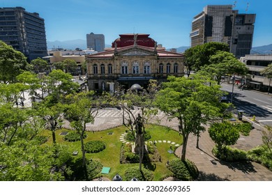 Beautiful aerial view of the National Theater of Costa Rica and Plaza de la Cultura Foto stock