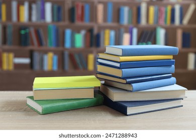 book, books on wooden table in library, education स्टॉक फ़ोटो