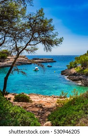 Boats in a beautiful bay, Majorca island, Spain Mediterranean Sea, Balearic Islands. : photo de stock