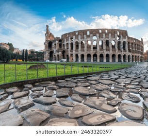 Blue sky at sunrise frames the ancient Colosseum (Flavian Amphitheatre), UNESCO World Heritage Site, Rome, Lazio, Italy, Europe – Ảnh có sẵn