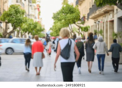 blurred for background. Crowd of people on the street. people walking on the city street. A blurry people walking. Urban, social concept. Abstract urban background with blurred buildings and street. Foto stock
