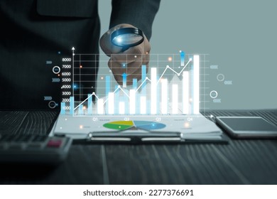 Businessman analyzing digital virtual graphics profit forecasting company business growth.Calculating financial data for global investment and professional planning development, capital markets Foto stock