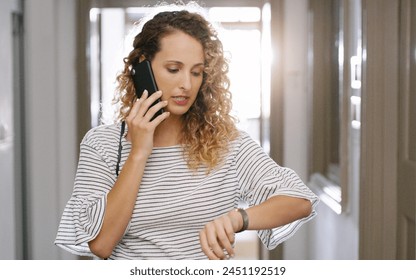 Businesswoman, phone and rush in office for time management, schedule and late for appointment in workplace. Creative designer, stress and technology for communication, planning and work ideas Foto stock