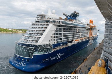 Calle Duarte, Puerto Plata, Dominican Republic - December 7, 2023: Celebrity X Cruises Apex Cruise Ship, docking at Puerto Turistico Taino Bay Puerto – Ảnh có sẵn