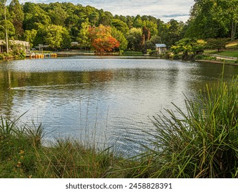 Calm Quiet Autumn Emerald Lake Foto Stock