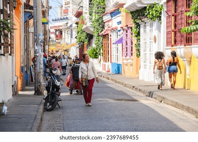 Cartagena, Colombia - 12 de noviembre de 2023: El pueblo de Colombia y las calles de Cartagena. Foto de contenido editorial de stock
