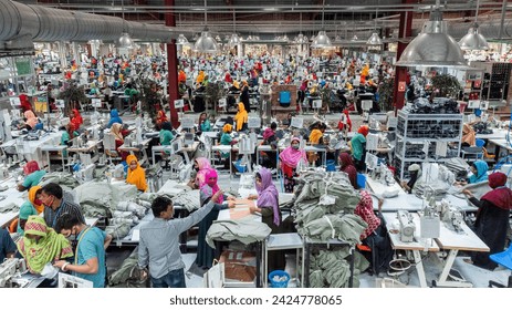 Ort: Dhaka, Land: Bangladesch- 11-26-2021

Arbeiterinnen in Textilfabriken sind ein Zeichen der Stärkung der Frauen in Bangladesch – Redaktionelles Stockfoto