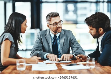 Coaching, training and collaboration, team and table in office on project management with manager. Leadership, planning and brainstorming, male mentor and teaching business colleagues in boardroom Stockfoto