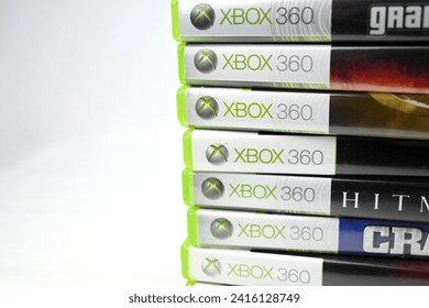 Close up of Xbox 360 logo on video game case box  – Wales, UK  –  21 January 2024: redactionele stockfoto