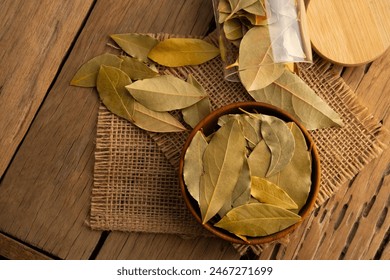 Стоковая фотография: Close up dried Bay leaf,aromatic leaf commonly used as a herb in cooking.with copy space.Top view.