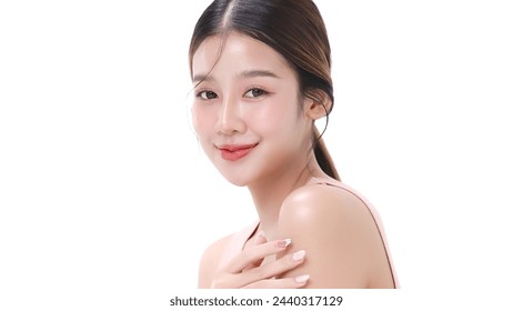 Primer plano retrato de la joven mujer hermosa asiática con K-beauty maquillaje estilo y piel sana y perfecta. Concepto de cuidado facial y cutáneo para publicidad comercial. Foto de stock