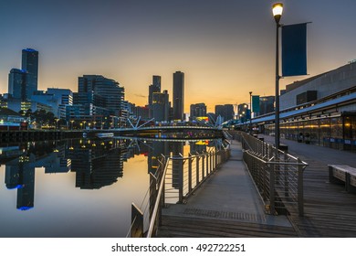 Dawn sky city skyline Melbourne docklands sunrise clear sky - Φωτογραφία στοκ