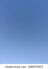 Deep blue sky gradient background Foto de stock
