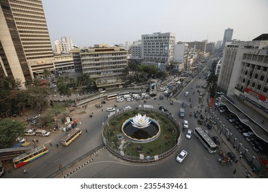 DHAKA, BANGLADESH - MARCH 25, 2020: A high angle view of Motijheel commercial area seen almost empty amid spread of the COVID-19 coronavirus outbreak, in Dhaka, Bangladesh on March 25, 2020. Foto stock editoriale