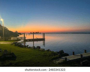 east point, Florida. America. June 7, 2024. The beautiful sunrise on the bay.: redactionele stockfoto
