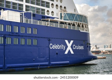 Fort Lauderdale - 3 December 2024: Stern of the cruise ship Celebrity Apex in the port of Fort Lauderdale. It is operated by Celebrity Cruises. – Ảnh có sẵn