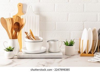 front view of the marble white countertop with various kitchen utensils made of natural materials. ecologically clean house. zero waste Foto stock