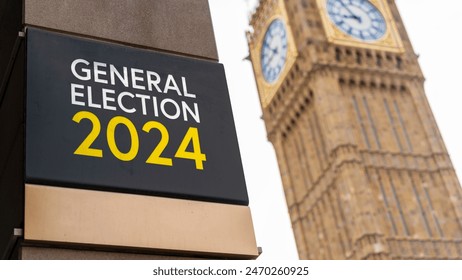 General Election 2024 written on a sign with Elizabeth Tower and Big Ben in the background स्टॉक फ़ोटो