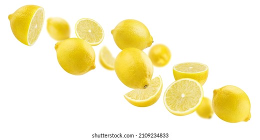 Grupo de deliciosos limones voladores, aislados en fondo blanco Foto de stock