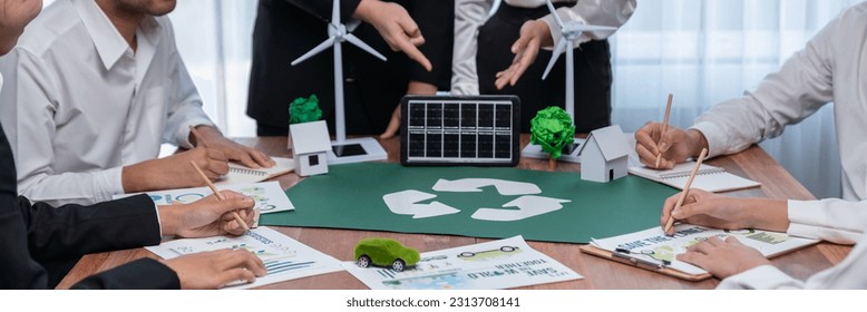 Green energy business company meeting with business people planning and discuss marketing of sustainable and renewable clean energy product with solar cell and wind turbine generator. Trailblazing: stockfoto