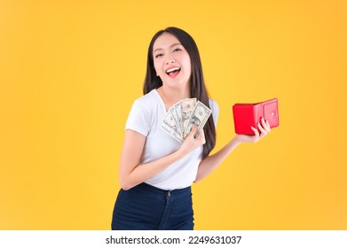happy asian  woman excited holding money banknotes and a wallet cheerful and confident, finance and employment, entrepreneur and money currency payment bill concept. 库存照片